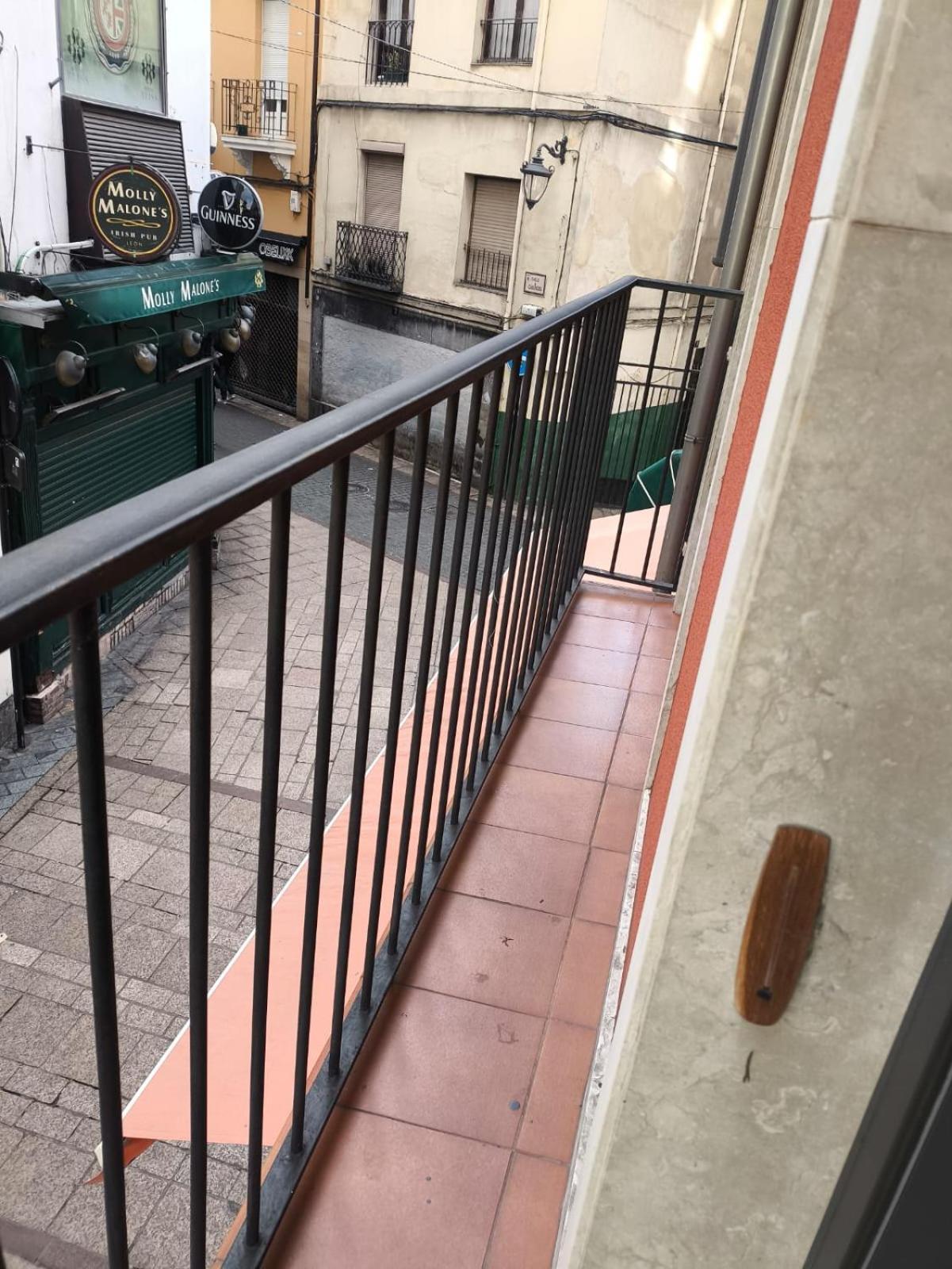 Apartamento Piso Molly Leão